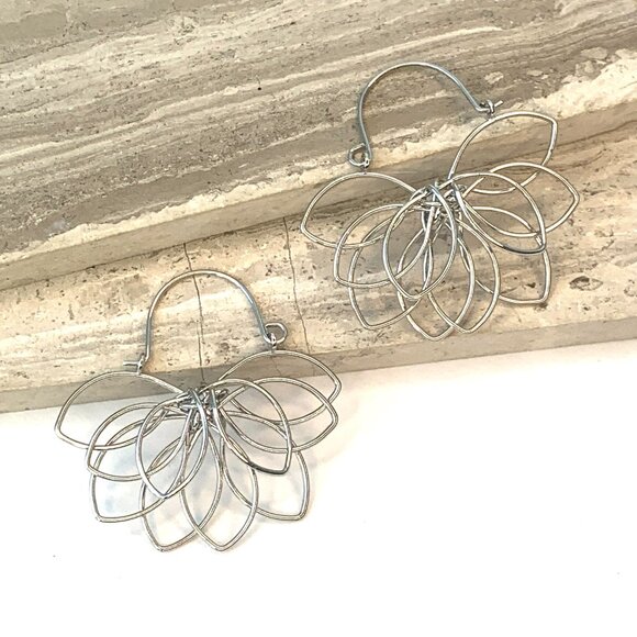 NEW~ Anthropologie Floral Pop-Up Post Earrings - Picture 7 of 9